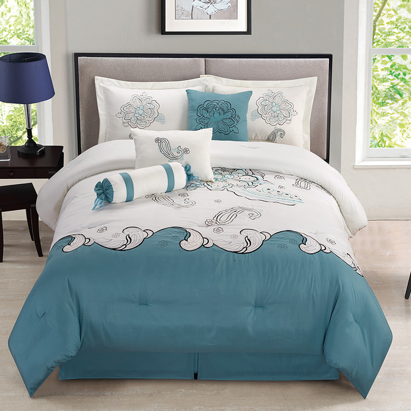 Gemma Blue and White Fracted Fabriciped Comforter